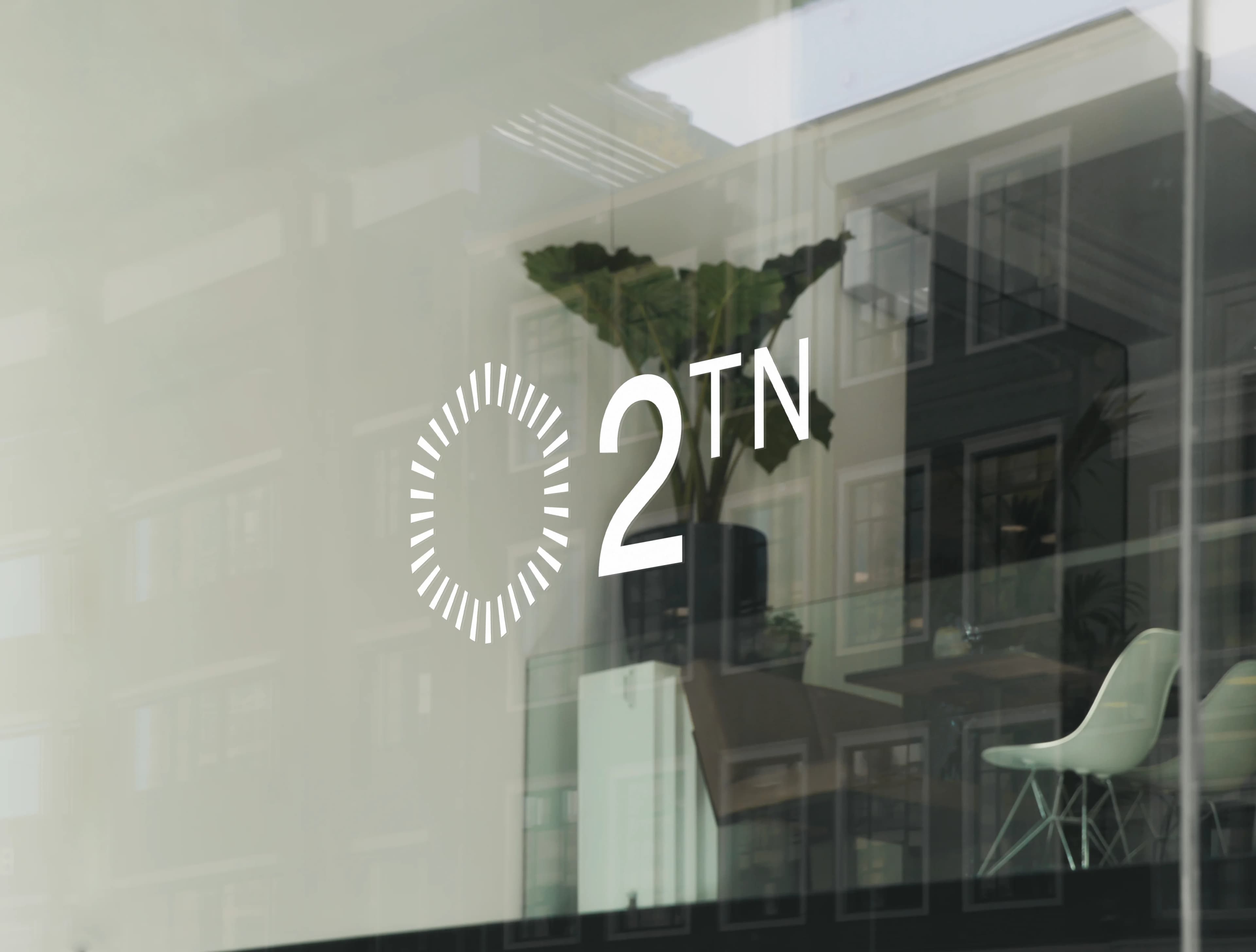2TN glass logo